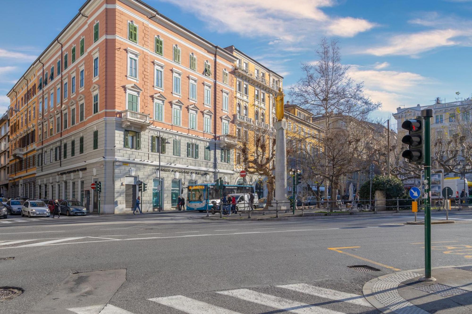 Blake, Attico Centrale Con Parcheggio A Trieste Ngoại thất bức ảnh