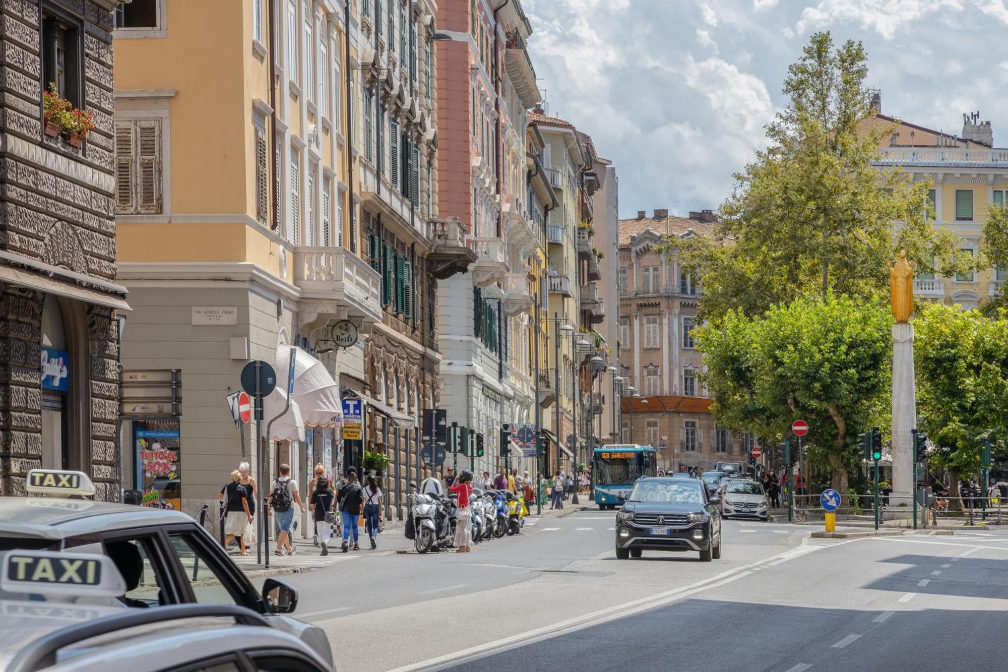 Blake, Attico Centrale Con Parcheggio A Trieste Ngoại thất bức ảnh